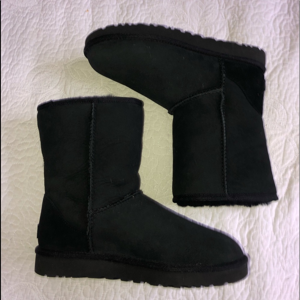 NWOT Size 9 Black Classic Short Boot II